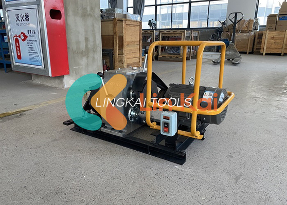 Kompaktowy winch napędzany silnikiem elektrycznym o mocy 3 kW i 4 kW